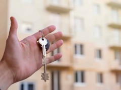 Новые квартиры получили 20 семей из сгоревшего мансардного этажа дома по улице Российской в Краснодаре