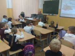 В преддверии Новогодних и Рождественских праздников в муниципальных образовательных организациях  проводятся занятия по безопасности