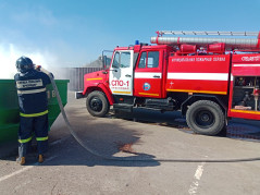 27.09.2025 спасатели-пожарные  Службы спасения  г. Краснодара тушили пожар в хуторе Копанской.