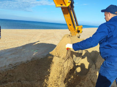 Спасатели  Службы спасения г. Краснодара ликвидируют  последствия разлива нефтепродуктов в прибрежной зоне г. Анапа.