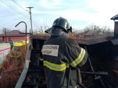 24.11.2025 спасатели-пожарные  Службы спасения  г. Краснодара тушили пожар в СНТ «Охрана», ул. Сиреневая, 171.