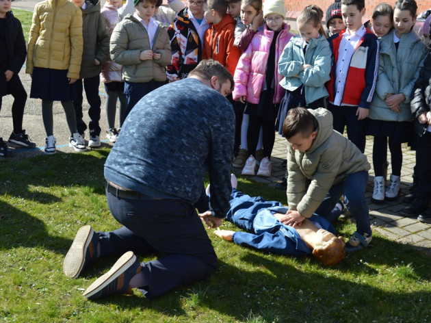 ОТКРЫТЫЙ УРОК ПО ОСНОВАМ БЕЗОПАСНОСТИ В МАОУ СОШ № 101