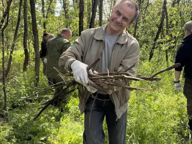 Солнечная погода + сплочённая команда = субботник в действии!
